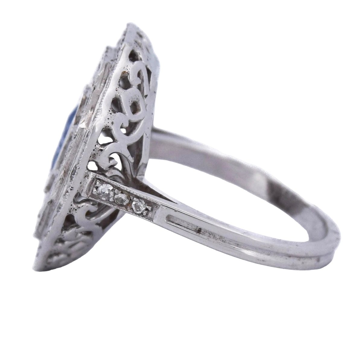 Bague Entourage en or blanc, saphir et diamants - Castafiore