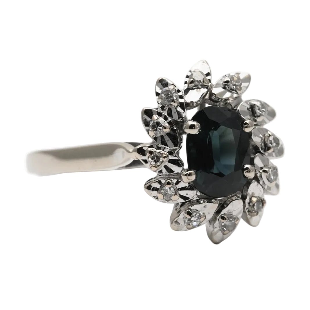 Bague Entourage en or blanc, saphir et diamants - Castafiore