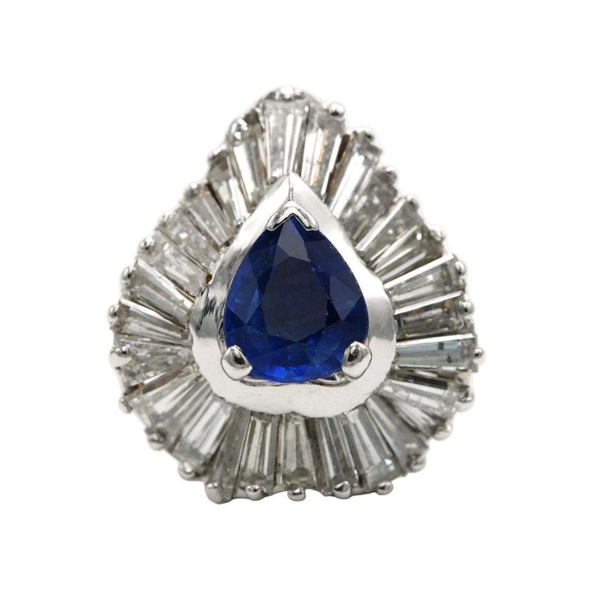 Bague Entourage en or blanc, saphir et diamants - Castafiore