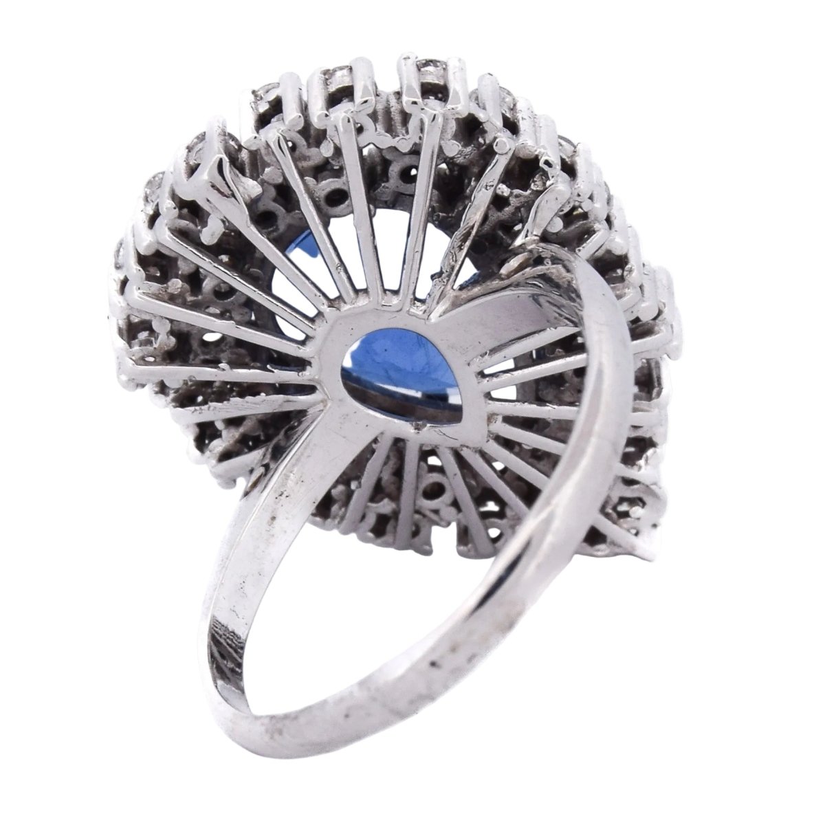 Bague Entourage en or blanc, saphir et diamants - Castafiore