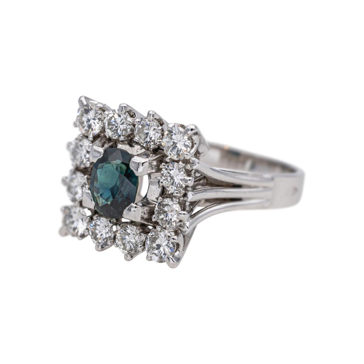 Bague Entourage en or blanc, saphir et diamants - Castafiore