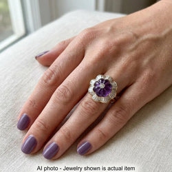 Bague Entourage en or jaune, améthyste et diamants - Castafiore