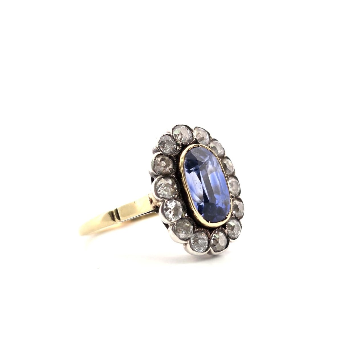 Bague Entourage en or jaune, argent, saphir et diamants - Castafiore
