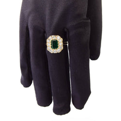 Bague Entourage en or jaune, émeraude et diamants - Castafiore