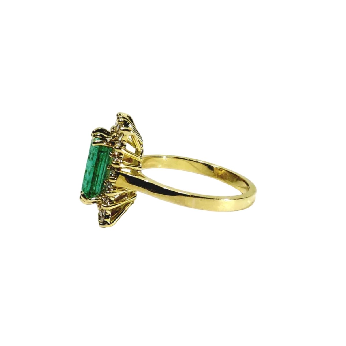Bague Entourage en or jaune, émeraude, et diamants - Castafiore