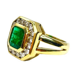 Bague Entourage en or jaune, émeraude et diamants - Castafiore