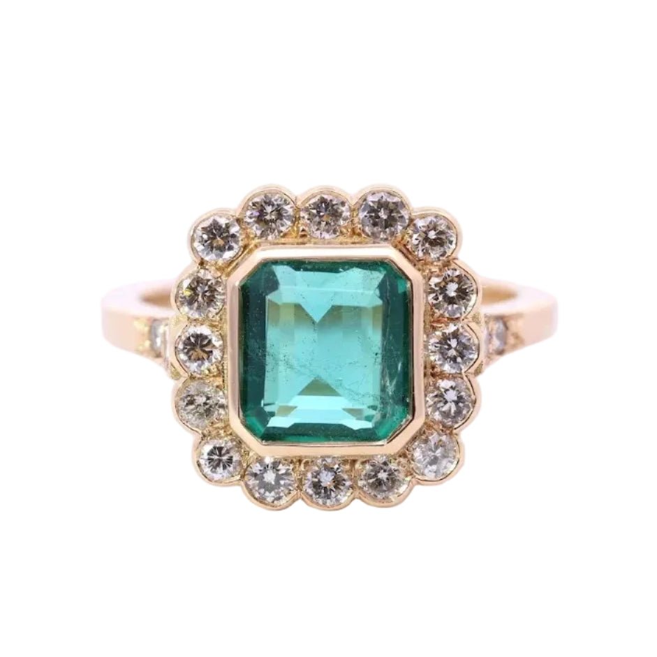 Bague Entourage en or jaune, émeraude et diamants - Castafiore