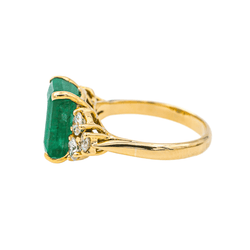 Bague Entourage en or jaune, émeraude et diamants - Castafiore