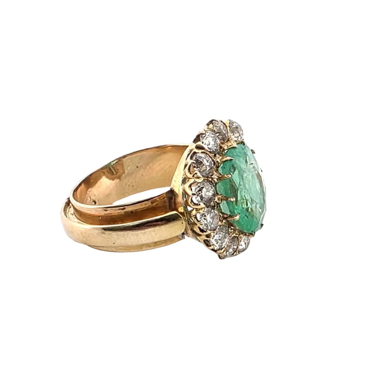 Bague Entourage en or jaune, émeraude et diamants - Castafiore