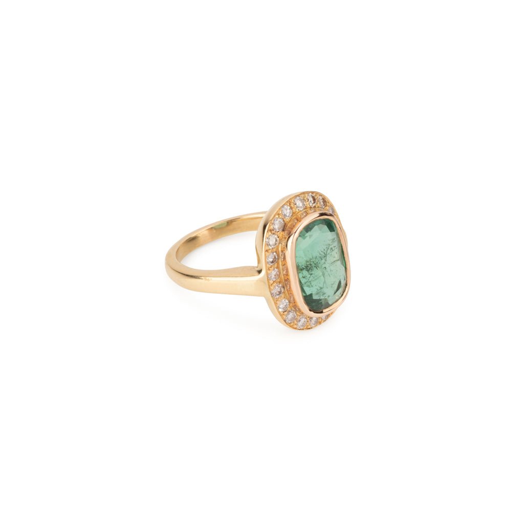 Bague Entourage en or jaune, émeraude et diamants - Castafiore