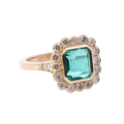 Bague Entourage en or jaune, émeraude et diamants - Castafiore