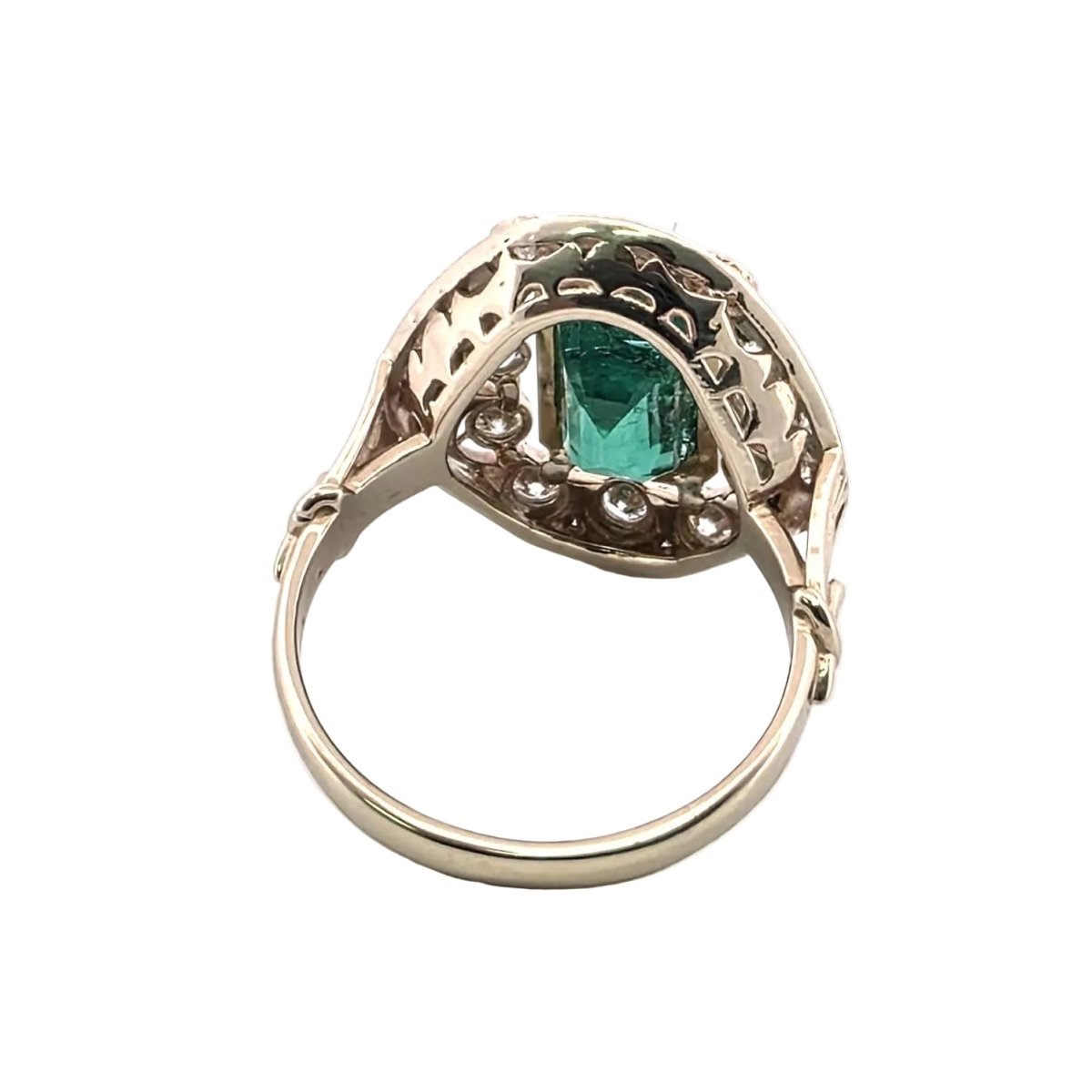 Bague Entourage en or jaune, émeraude et diamants - Castafiore