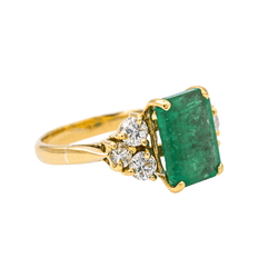 Bague Entourage en or jaune, émeraude et diamants - Castafiore