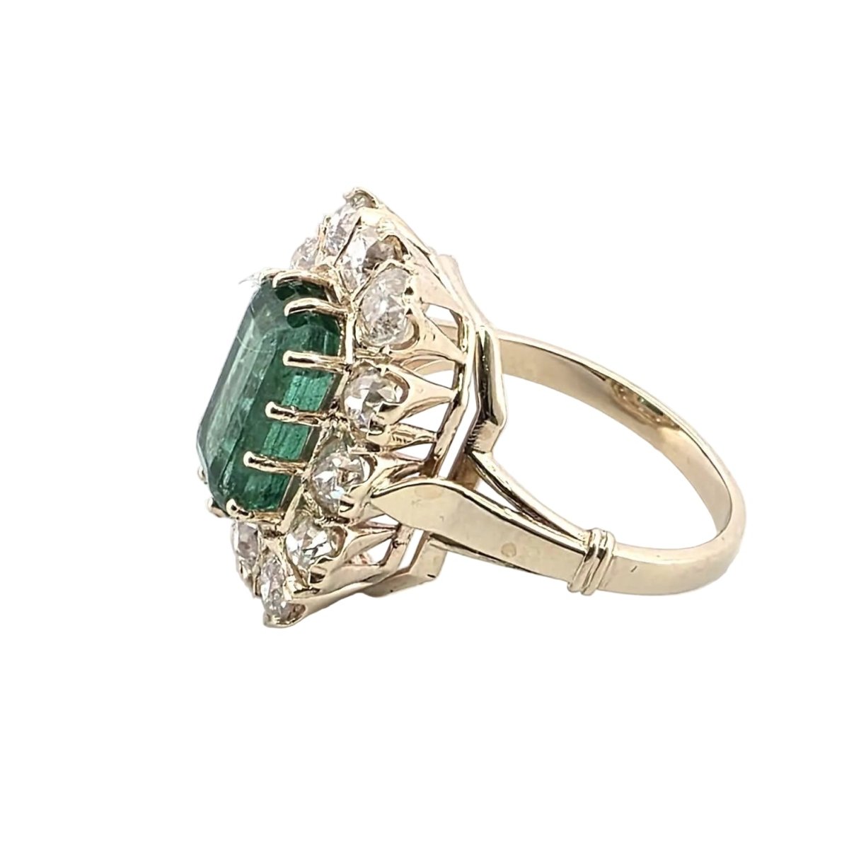 Bague Entourage en or jaune, émeraude et diamants - Castafiore