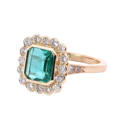 Bague Entourage en or jaune, émeraude et diamants - Castafiore