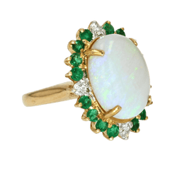 Bague Entourage en or jaune, opale, émeraudes et diamants - Castafiore