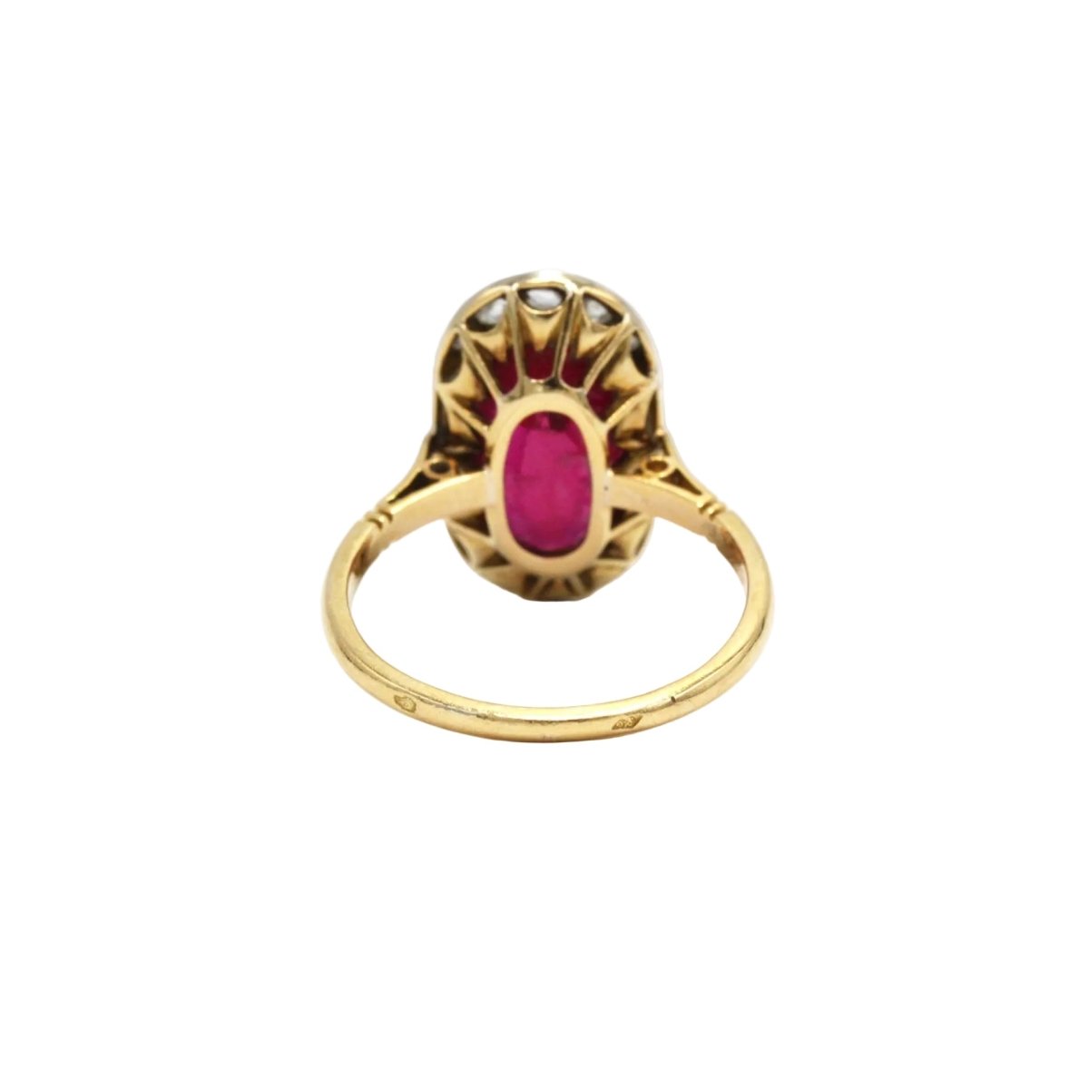 Bague Entourage en or jaune, or blanc, rubis et diamants - Castafiore