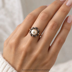 Bague Entourage en or jaune, perle et diamants - Castafiore