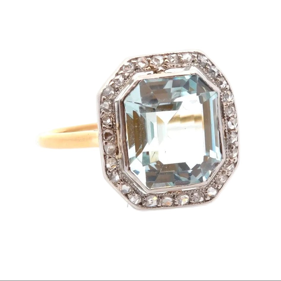 Bague Entourage en or jaune, platine, aigue - marine et diamants - Castafiore