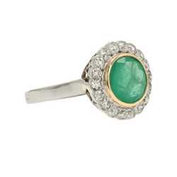 Bague Entourage en or jaune, platine, émeraude et diamants - Castafiore