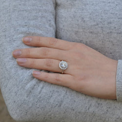 Bague Entourage en or jaune, platine et diamants - Castafiore