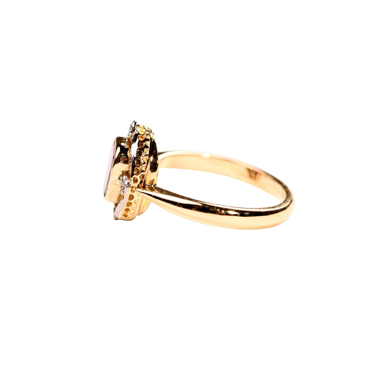Bague Entourage en or jaune, platine, grenat et diamants - Castafiore