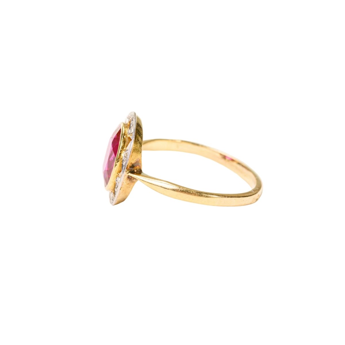Bague Entourage en or jaune, platine, rubis, et diamants - Castafiore