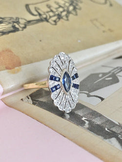 Bague Entourage en or jaune, platine, saphir et diamants - Castafiore