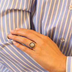 Bague Entourage en or jaune, platine, saphirs et diamants - Castafiore