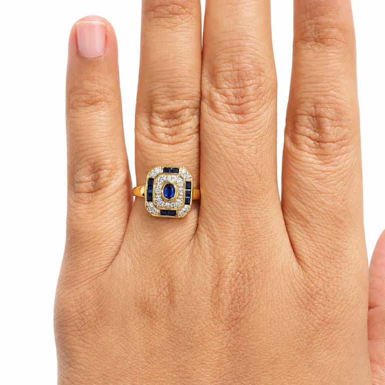Bague Entourage en or jaune, saphirs et diamants - Castafiore