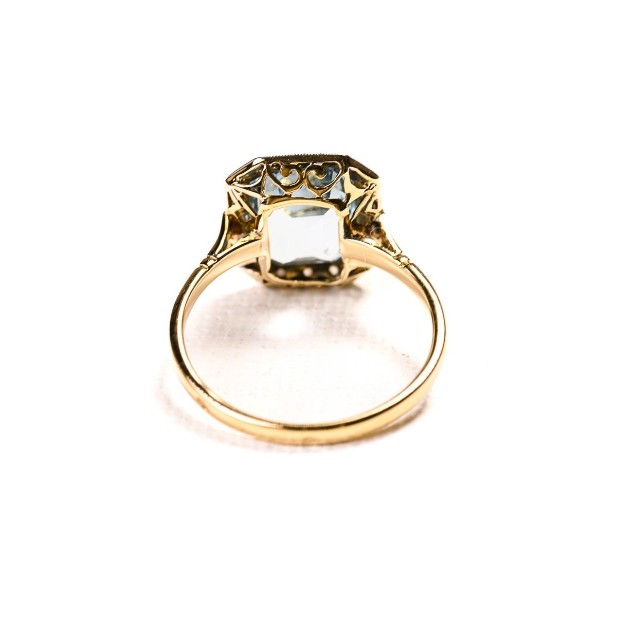 Bague Entourage en or jaune, topaze et diamants - Castafiore