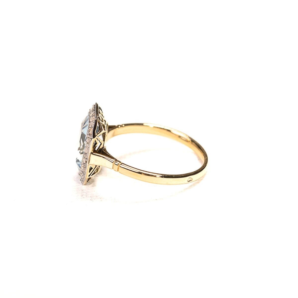 Bague Entourage en or jaune, topaze et diamants - Castafiore