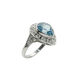 Bague Entourage en platine, aigue - marine et diamants - Castafiore