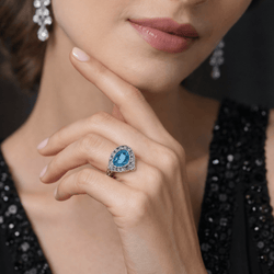 Bague Entourage en platine, aigue - marine et diamants - Castafiore
