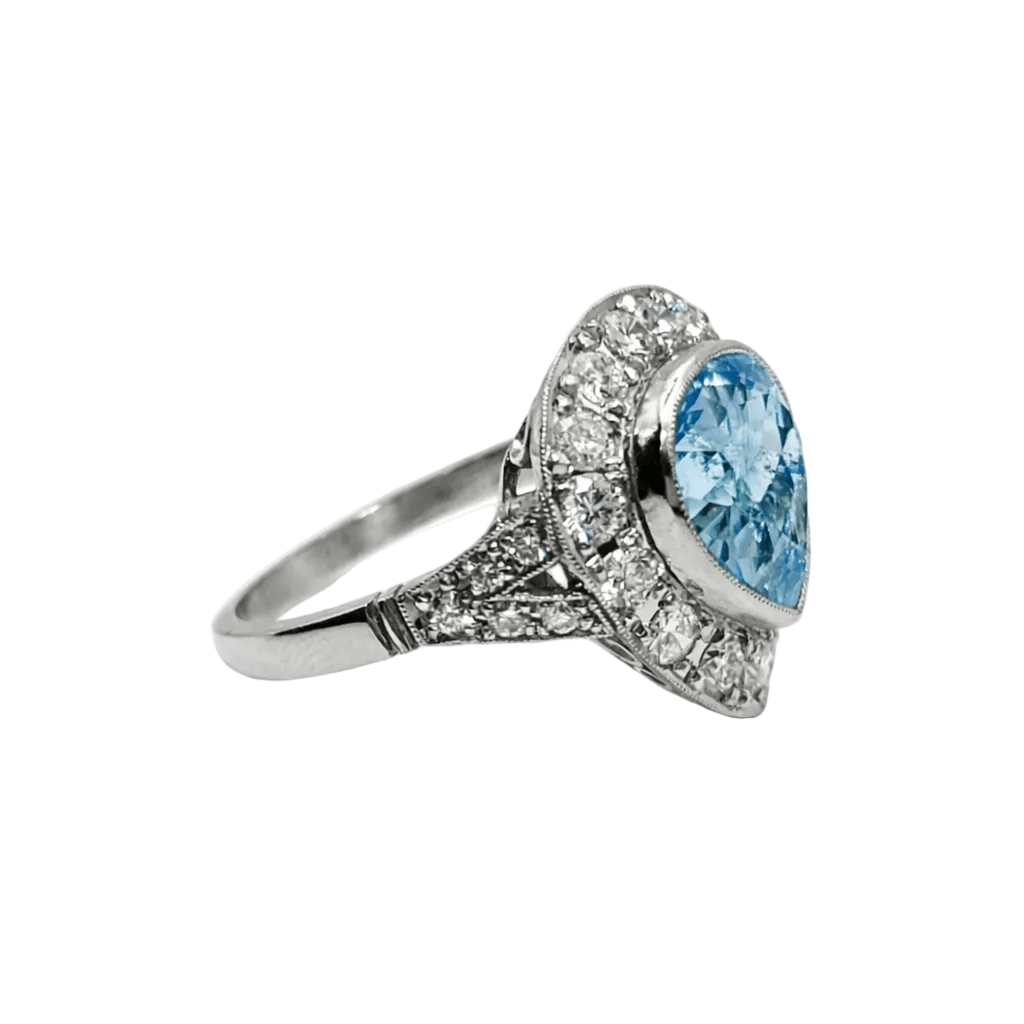 Bague Entourage en platine, aigue - marine et diamants - Castafiore