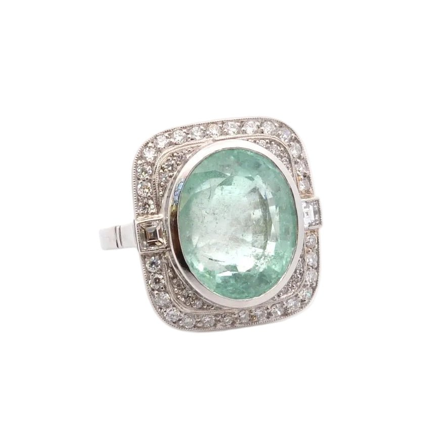 Bague Entourage en platine, émeraude et diamants - Castafiore