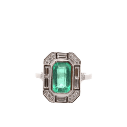 Bague Entourage en platine, émeraude et diamants - Castafiore
