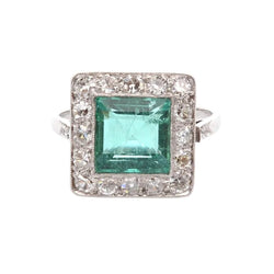 Bague Entourage en platine, émeraude et diamants - Castafiore