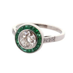 Bague Entourage en platine, émeraudes et diamants - Castafiore
