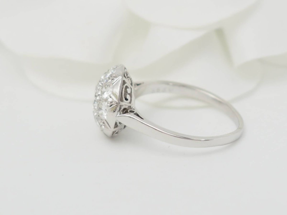 Bague Entourage en platine et diamants - Castafiore