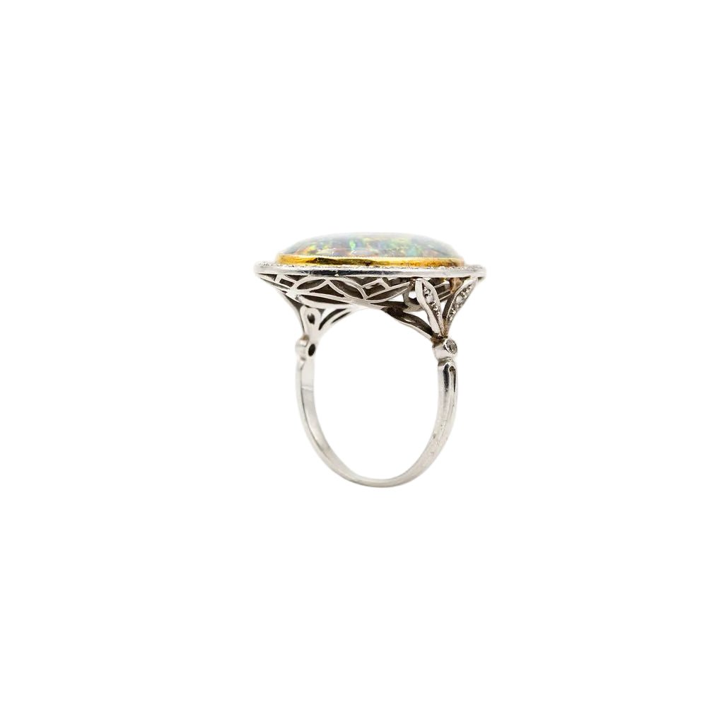 Bague Entourage en platine, or jaune, opale et diamants