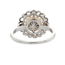 Bague Entourage en platine, perle et diamants - Castafiore