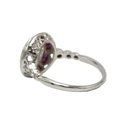 Bague Entourage en platine, rubis et diamants - Castafiore
