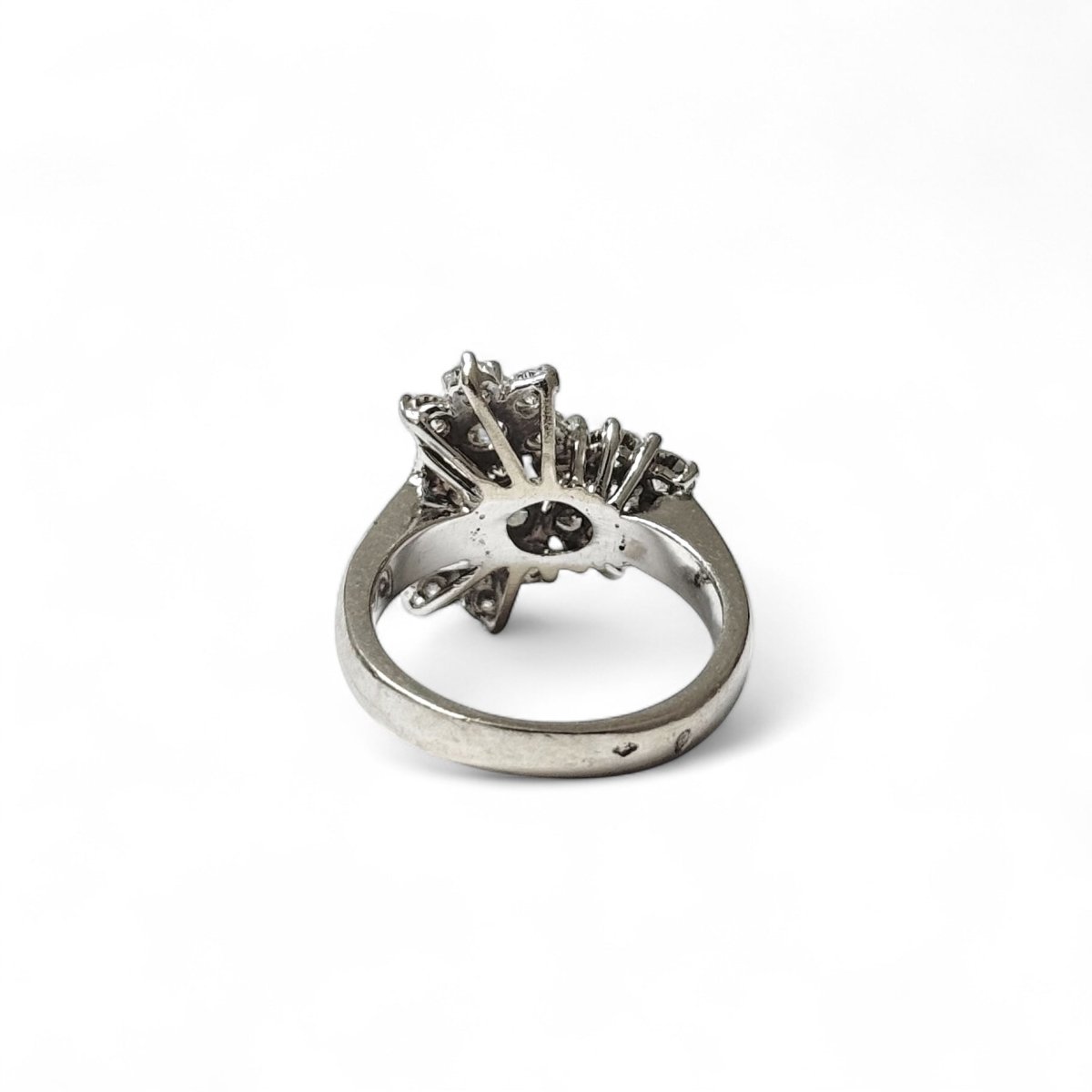 Bague "Fleurs" en or blanc et diamants - Castafiore