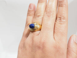 Bague godronnée en or jaune et cabochon Lapis Lazuli - Castafiore