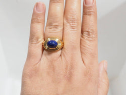 Bague godronnée en or jaune et cabochon Lapis Lazuli - Castafiore