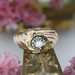 Bague godronnée en or rose et diamant - Castafiore