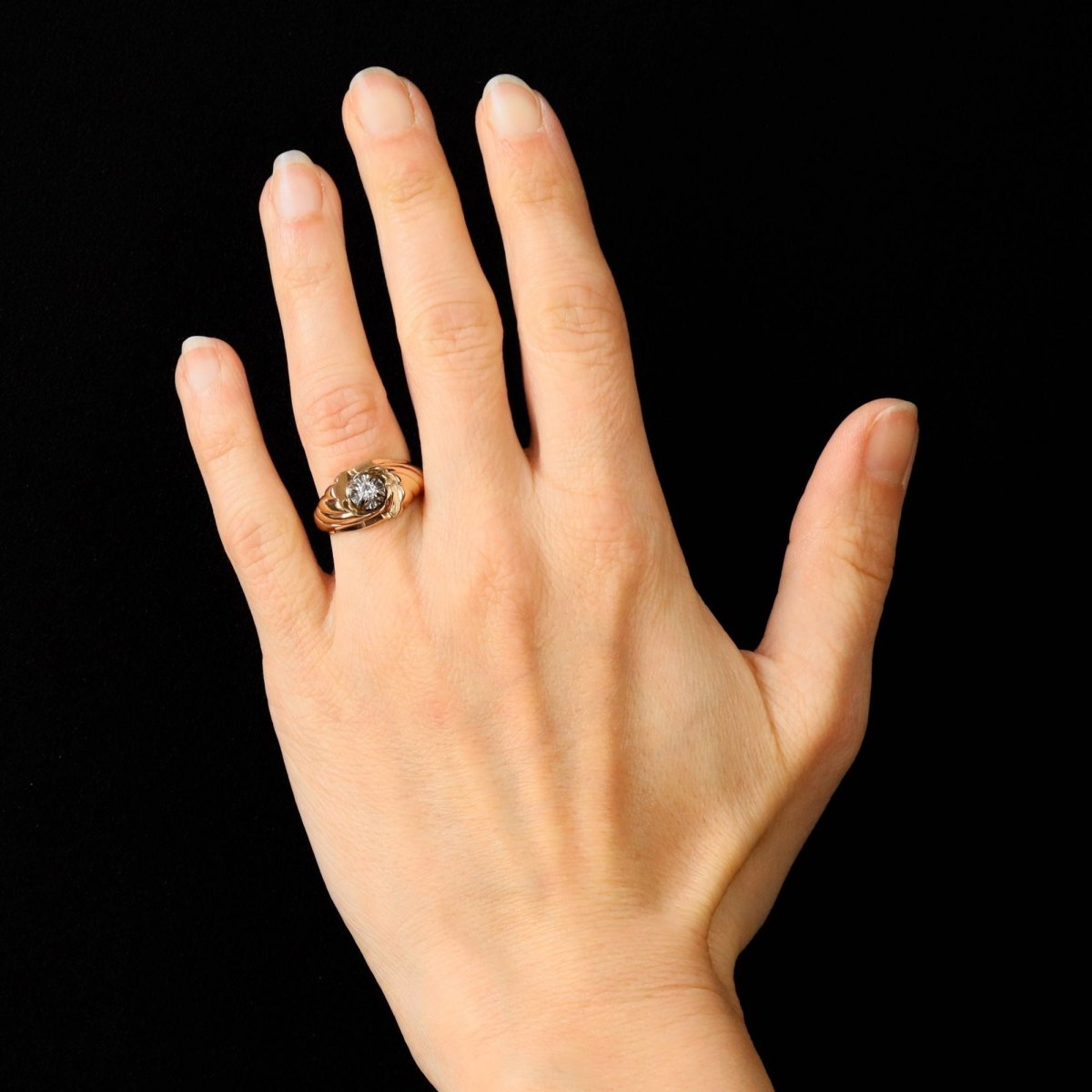 Bague godronnée en or rose et diamant - Castafiore