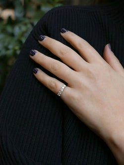 Bague jarretière en or blanc et diamants 0,75 ct - Castafiore