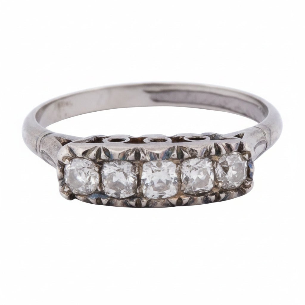 Bague Jarretière en or blanc et diamants - Castafiore